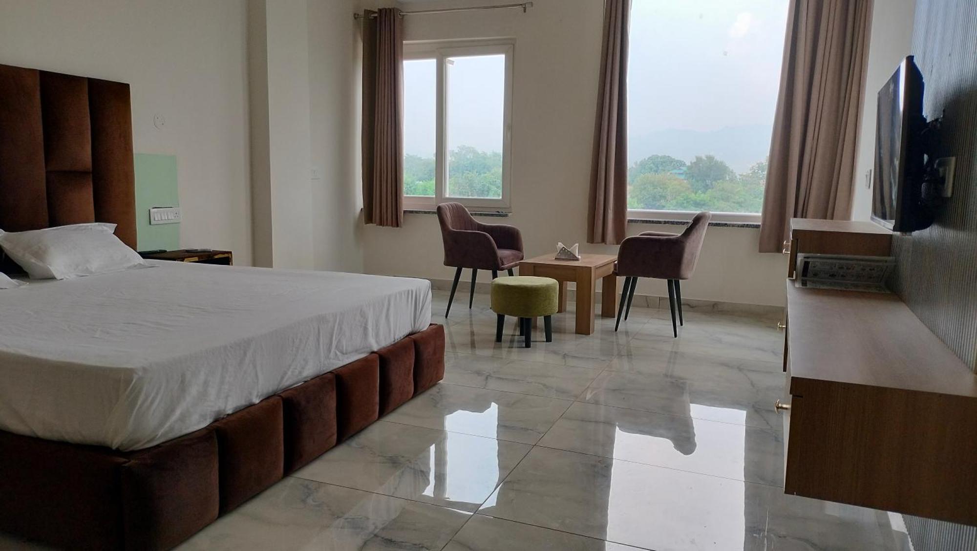 Govind Sagar View Hotel & Restaurant Bilaspur  Extérieur photo