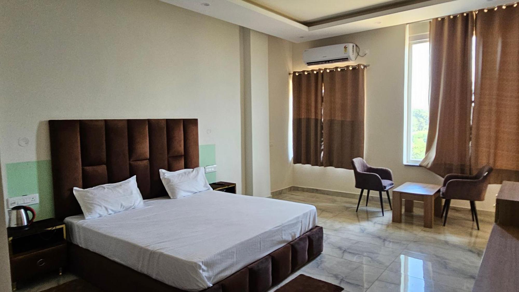 Govind Sagar View Hotel & Restaurant Bilaspur  Extérieur photo